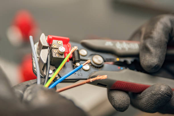 Best Local Electrician Companies  in Fayetteville, AR